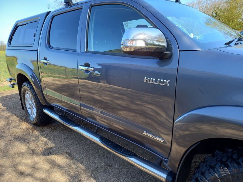 TOYOTA HILUX