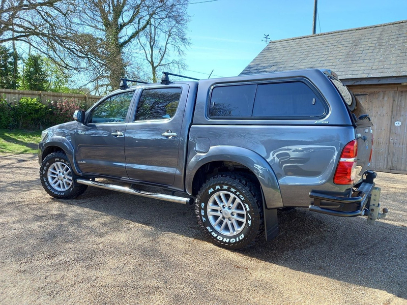 TOYOTA HILUX