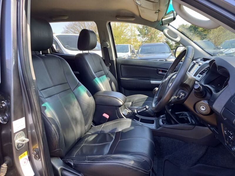 TOYOTA HILUX