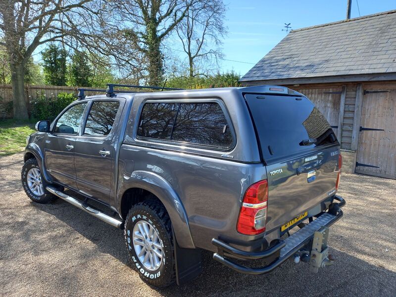 TOYOTA HILUX