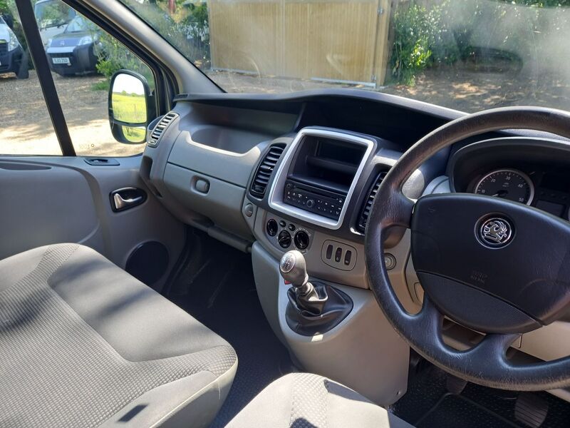 VAUXHALL VIVARO