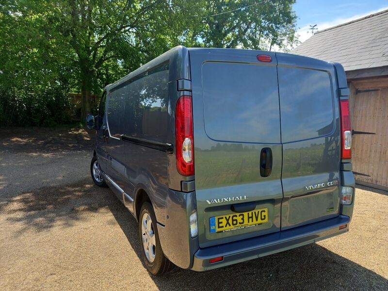 VAUXHALL VIVARO