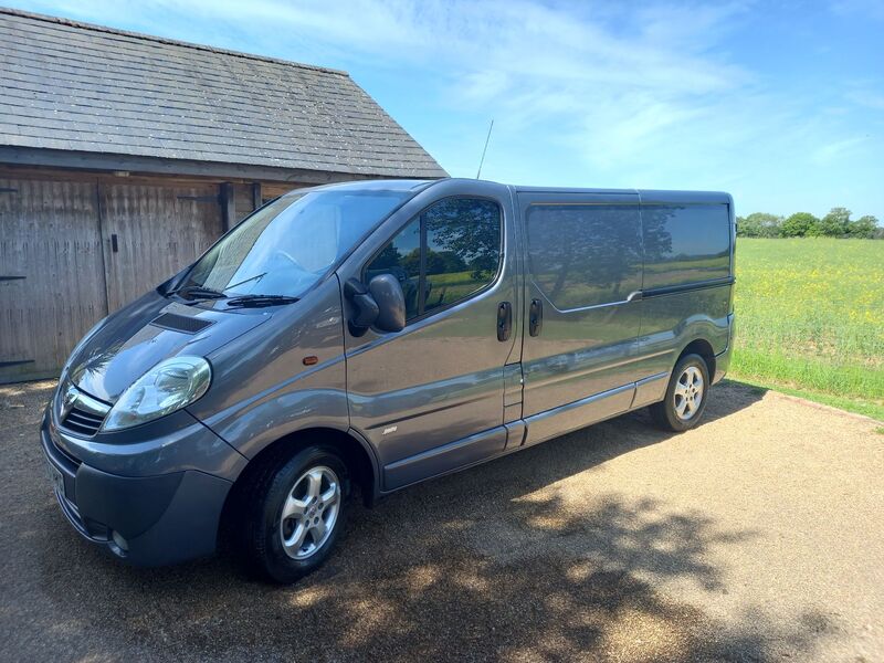 VAUXHALL VIVARO