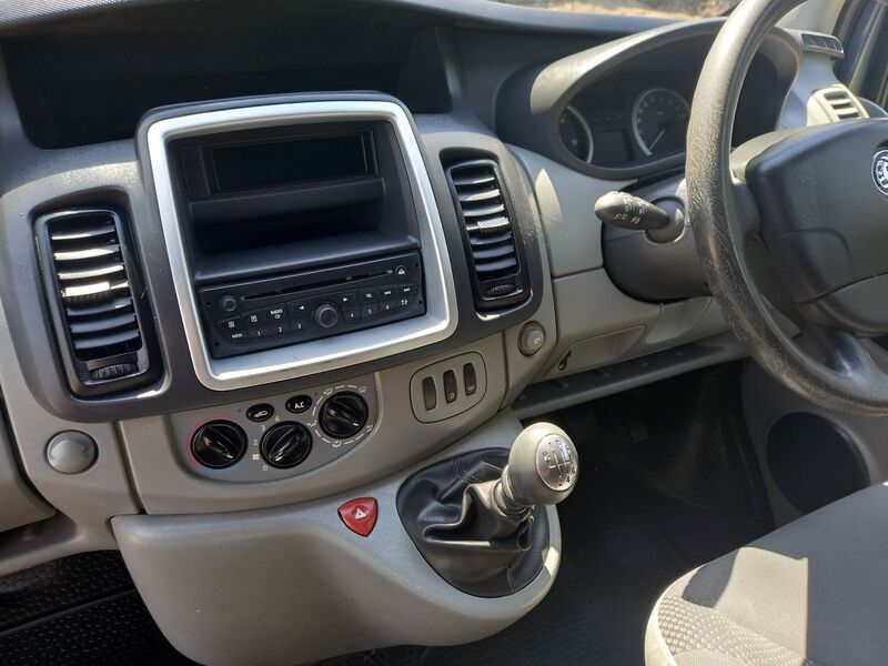 VAUXHALL VIVARO