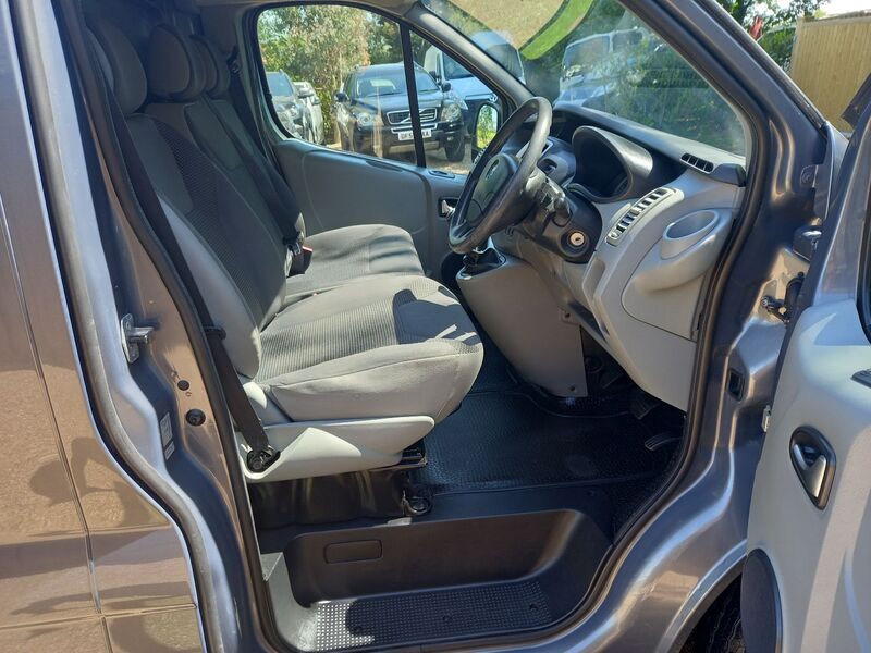VAUXHALL VIVARO