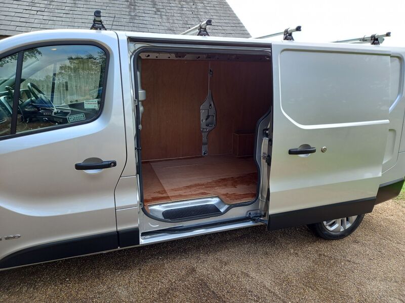 RENAULT TRAFIC