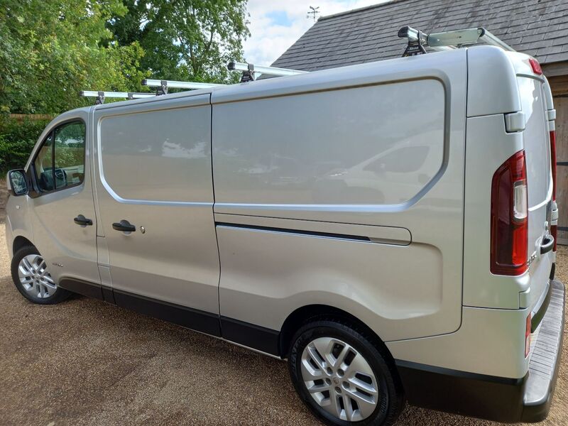 RENAULT TRAFIC
