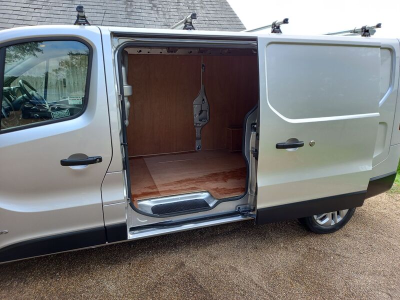 RENAULT TRAFIC