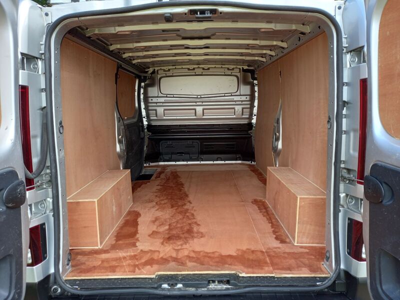 RENAULT TRAFIC