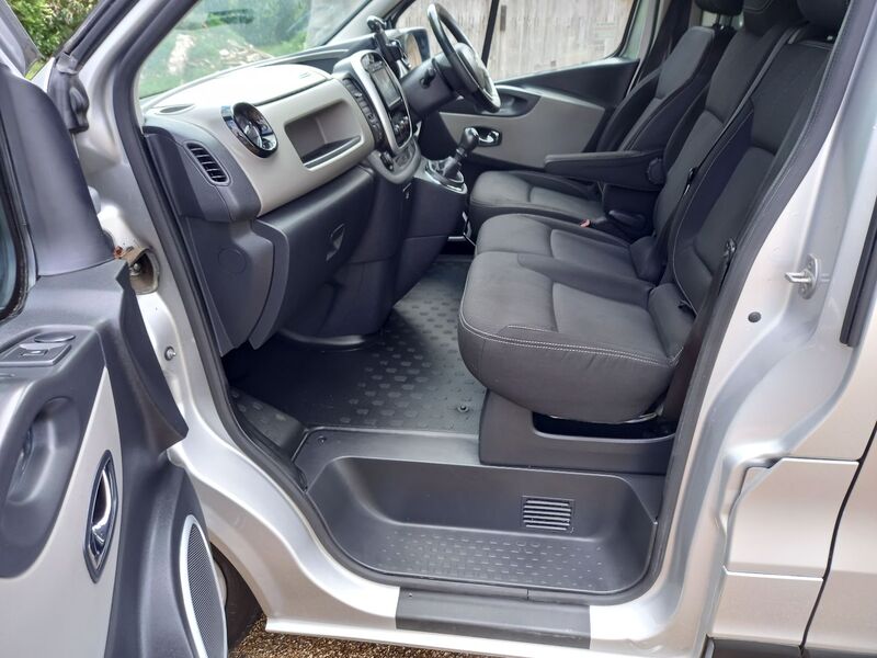 RENAULT TRAFIC