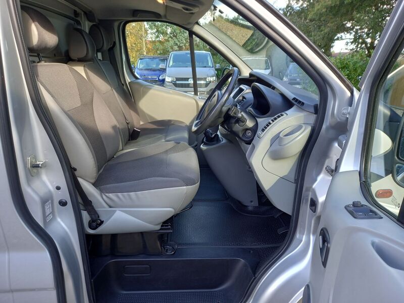 VAUXHALL VIVARO