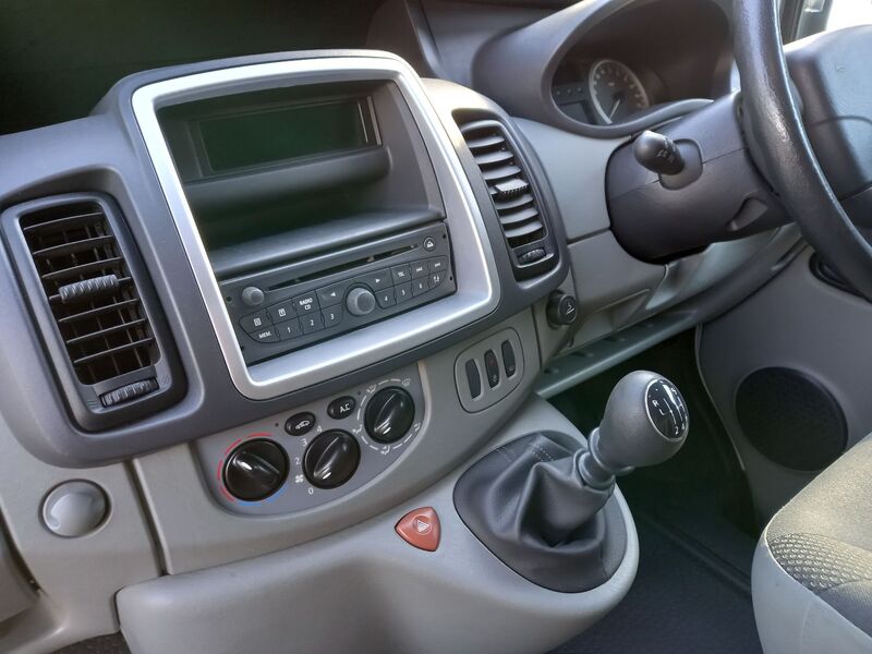 VAUXHALL VIVARO