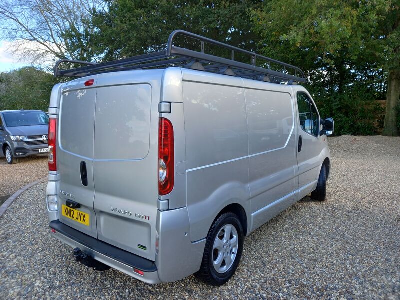 VAUXHALL VIVARO