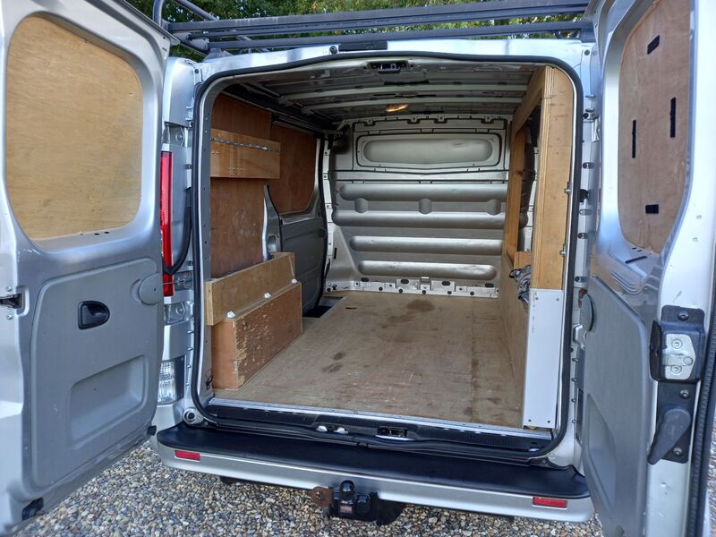 VAUXHALL VIVARO
