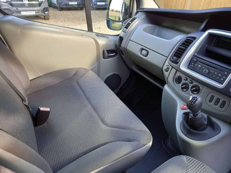 VAUXHALL VIVARO