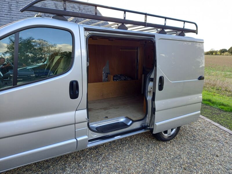 VAUXHALL VIVARO