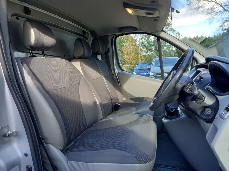 VAUXHALL VIVARO