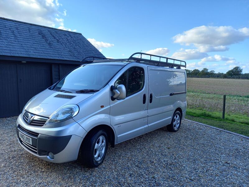 VAUXHALL VIVARO