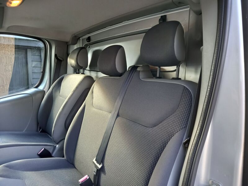 VAUXHALL VIVARO