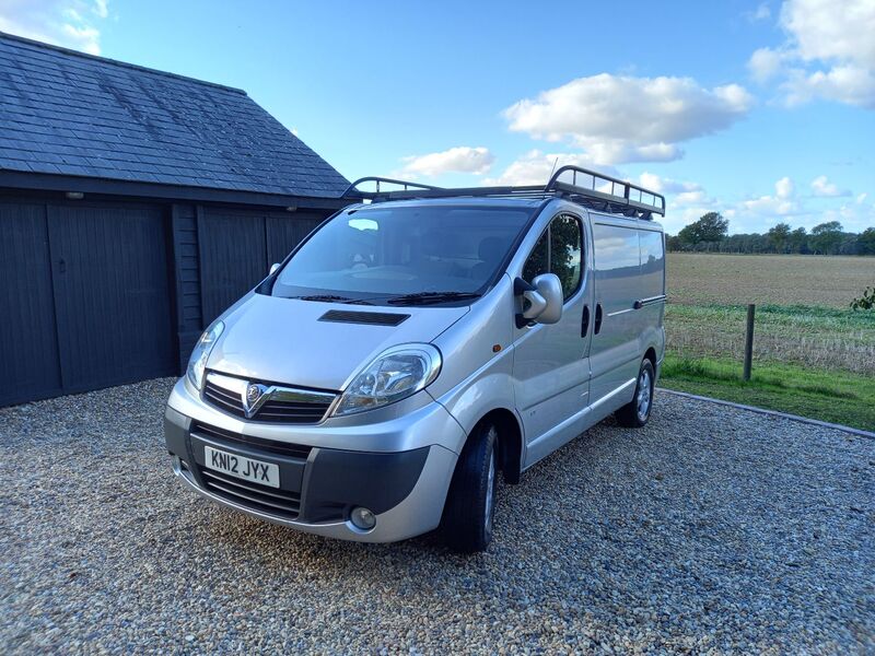 VAUXHALL VIVARO