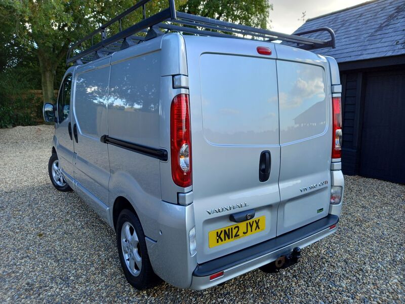 VAUXHALL VIVARO