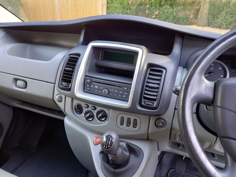 VAUXHALL VIVARO