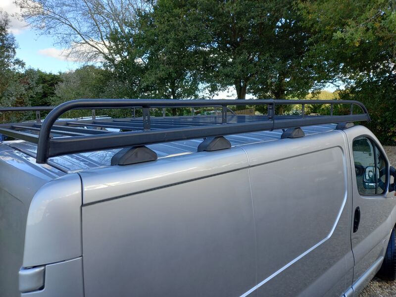 VAUXHALL VIVARO