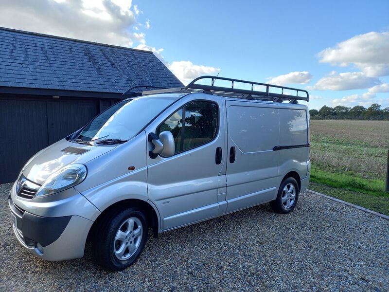 VAUXHALL VIVARO