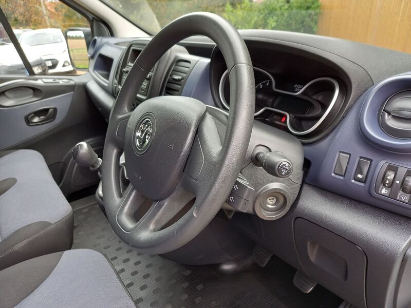 VAUXHALL VIVARO
