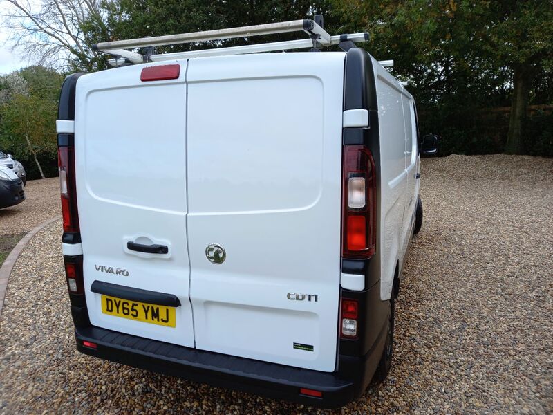 VAUXHALL VIVARO