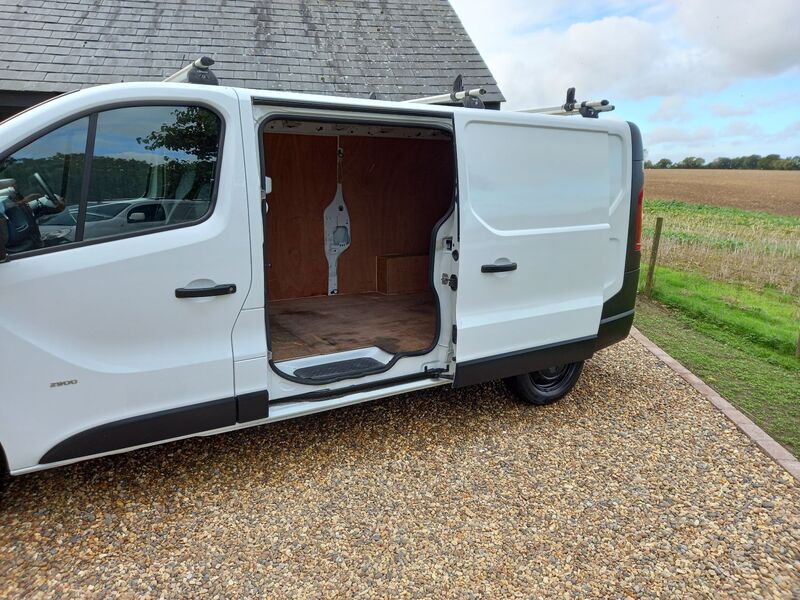 VAUXHALL VIVARO