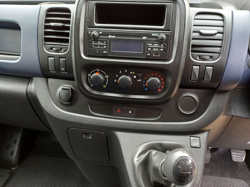 VAUXHALL VIVARO