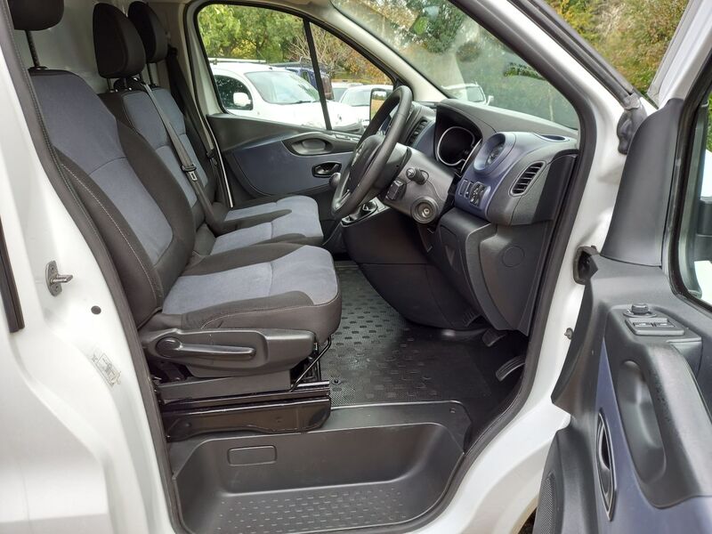 VAUXHALL VIVARO