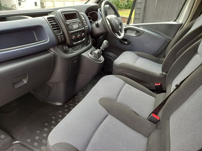 VAUXHALL VIVARO