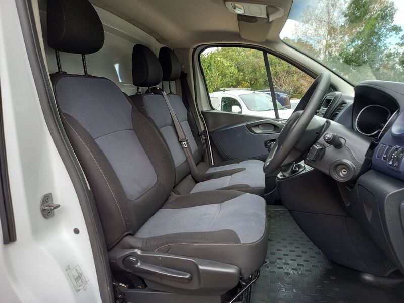 VAUXHALL VIVARO