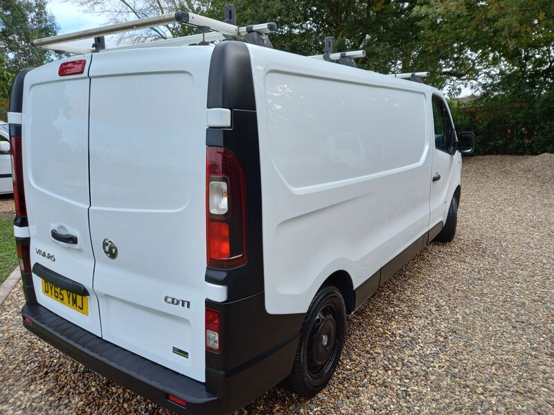 VAUXHALL VIVARO