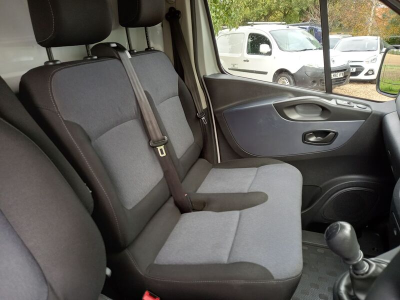 VAUXHALL VIVARO