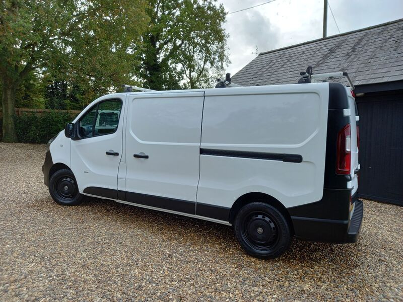 VAUXHALL VIVARO