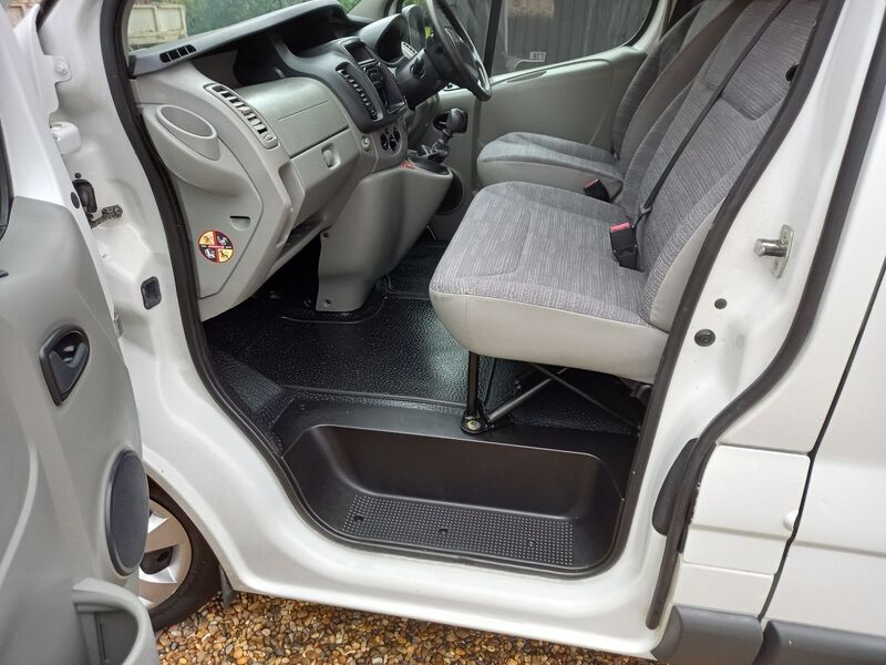 RENAULT TRAFIC