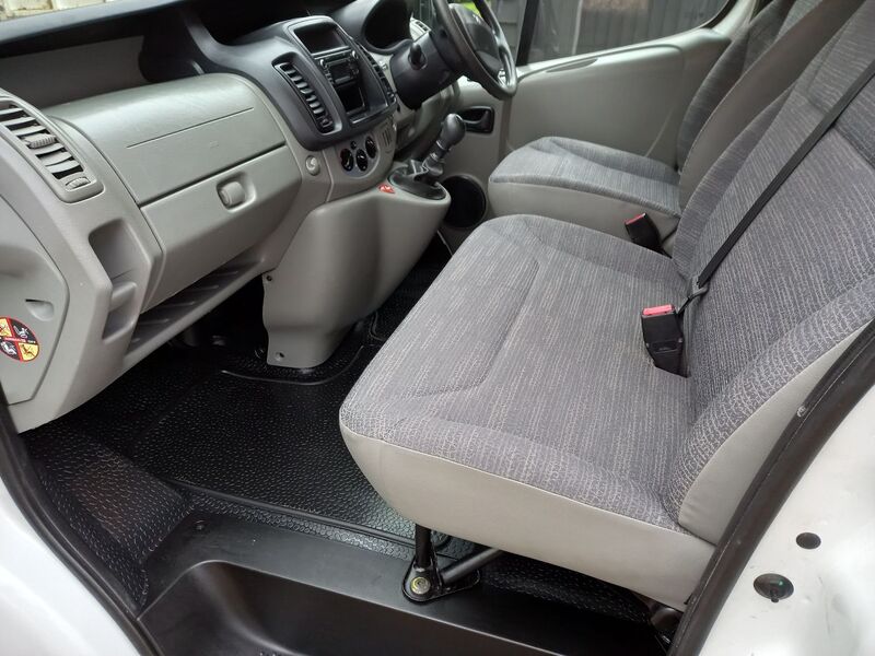 RENAULT TRAFIC