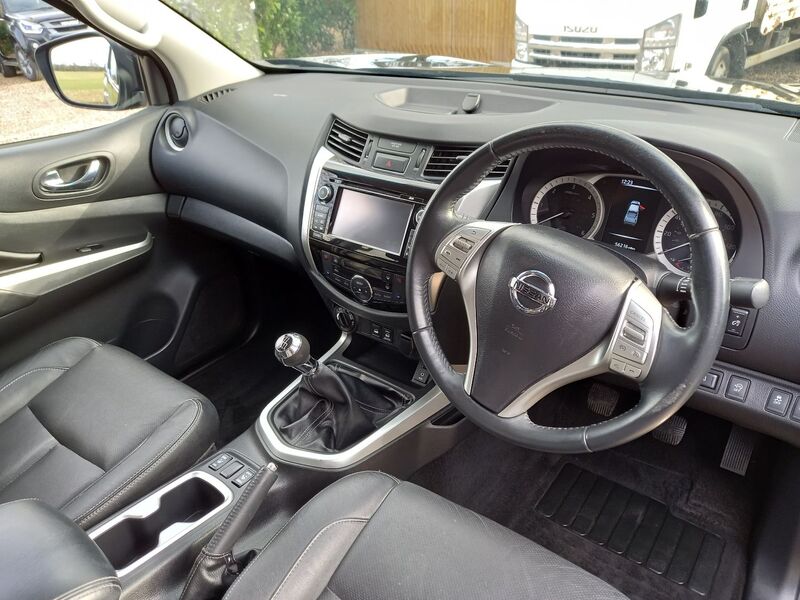 NISSAN NAVARA