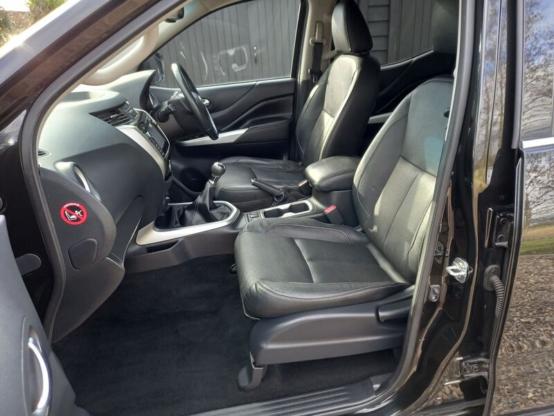NISSAN NAVARA