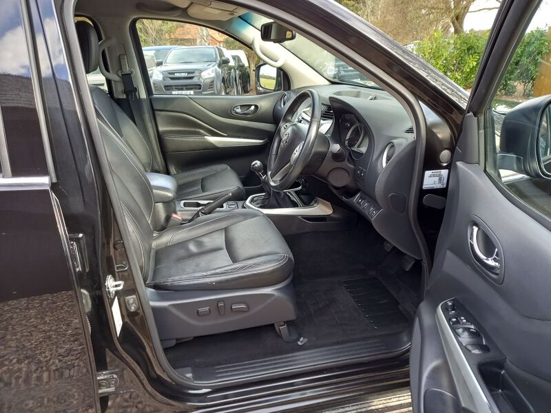NISSAN NAVARA