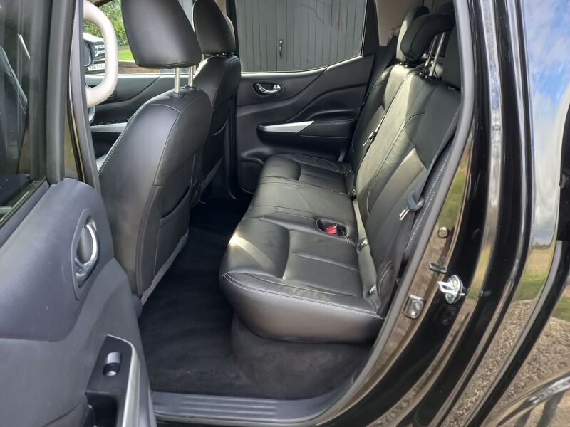 NISSAN NAVARA