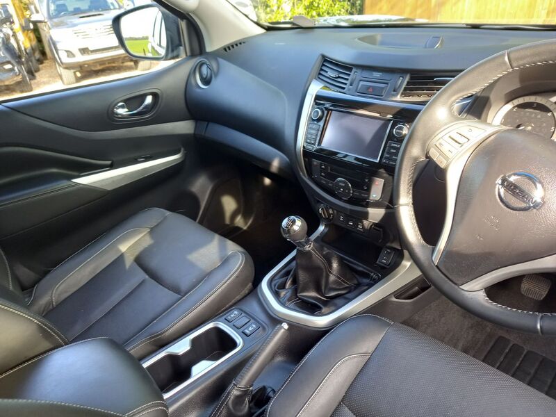 NISSAN NAVARA