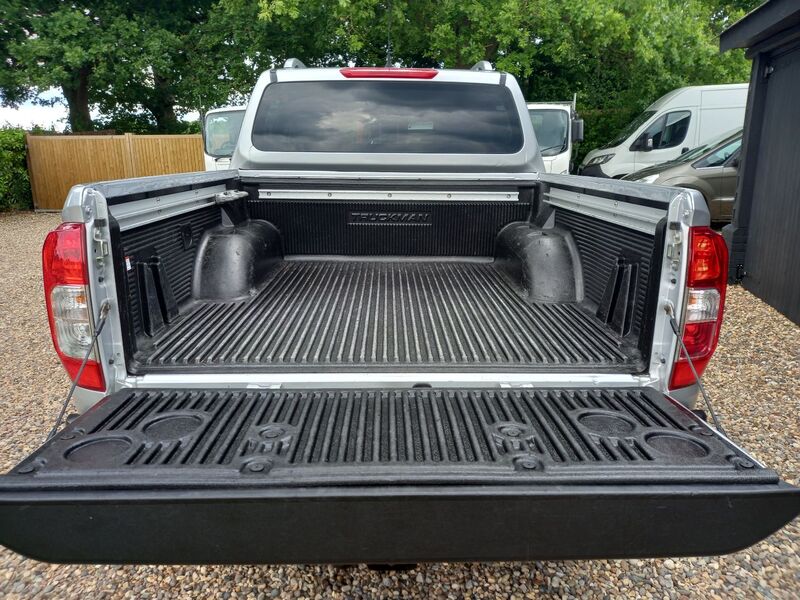 NISSAN NAVARA