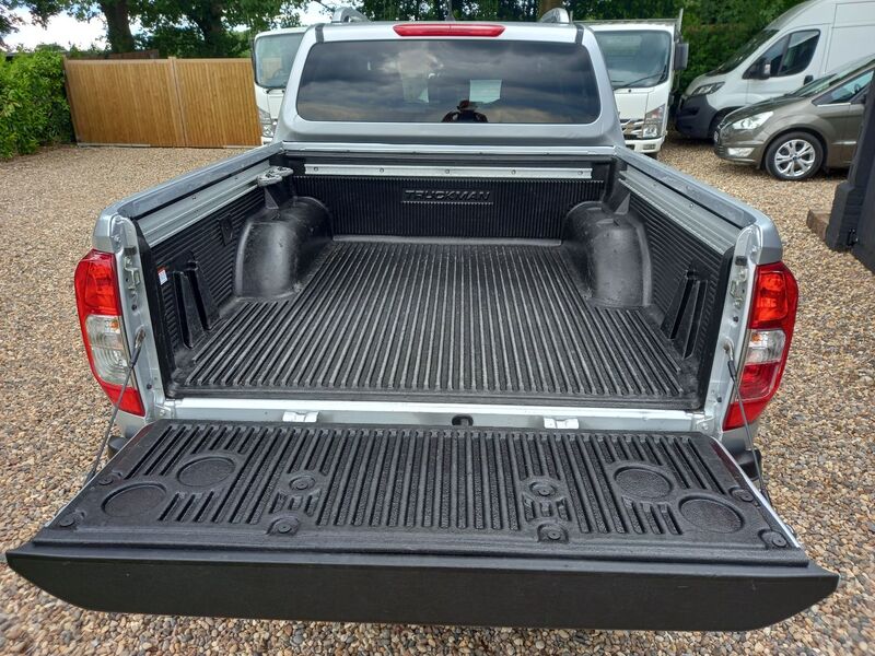 NISSAN NAVARA