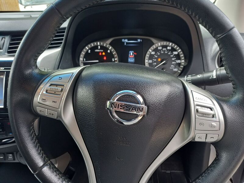 NISSAN NAVARA
