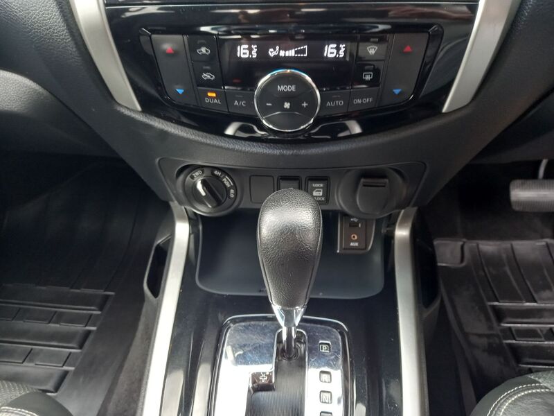 NISSAN NAVARA