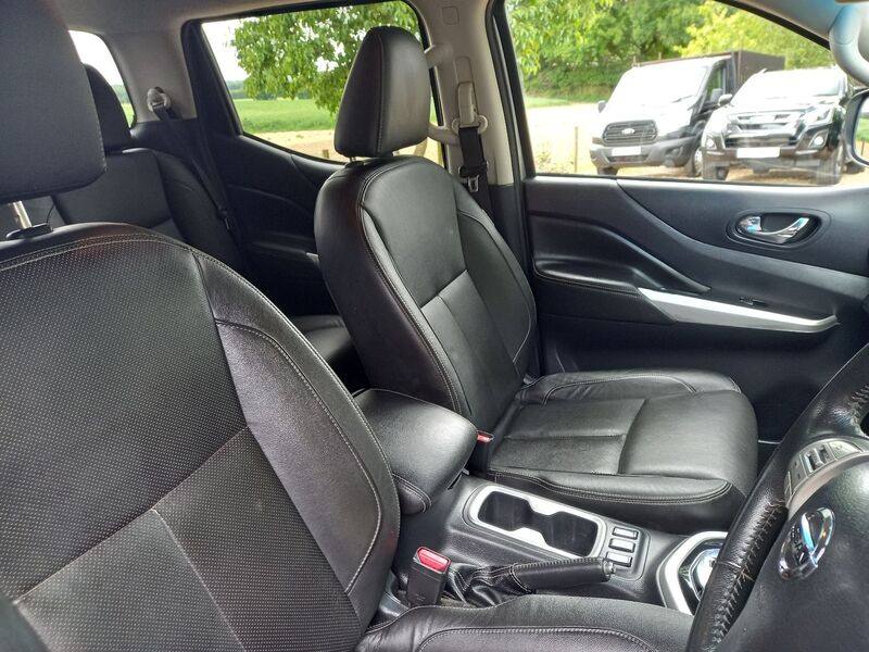 NISSAN NAVARA